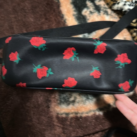 Kate Spade Black and Red Crossbody Bag with Floral Design - Picture 2 of 4